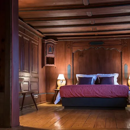 Unter Der Linde Konukevi