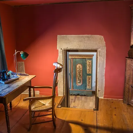 Unter Der Linde Konukevi