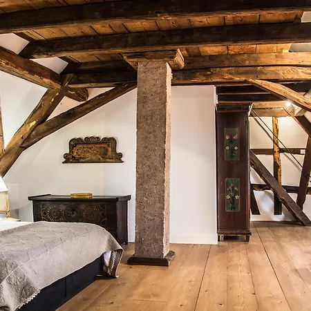 Unter Der Linde Konukevi 3*