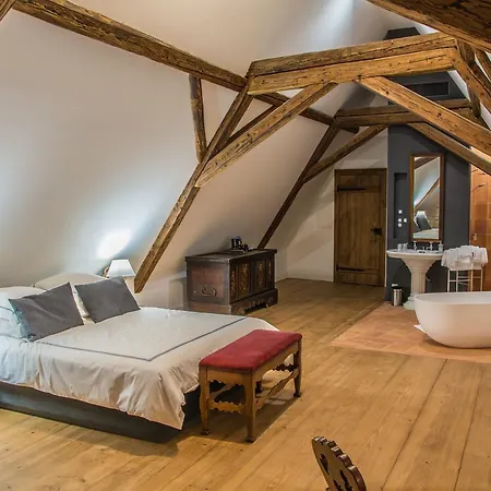 Unter Der Linde Konukevi 3*